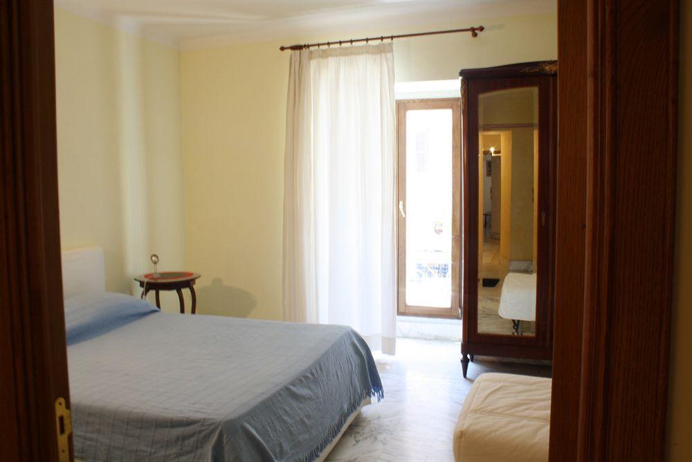 Martina A Piazza Del Popolo Villa Rom Exteriör bild